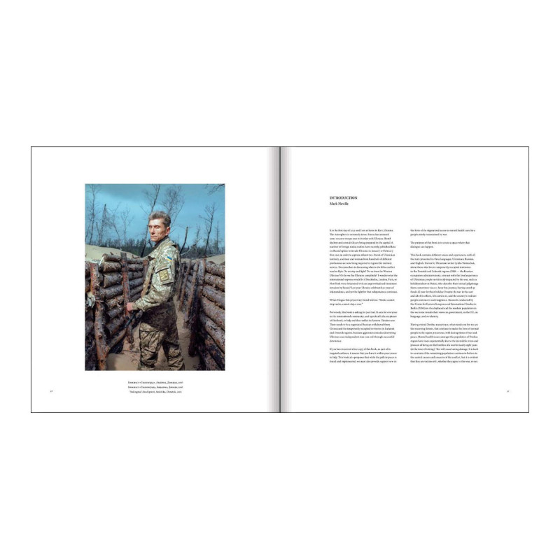 Mark Neville - Stop Tanks With Books (Anglais)
