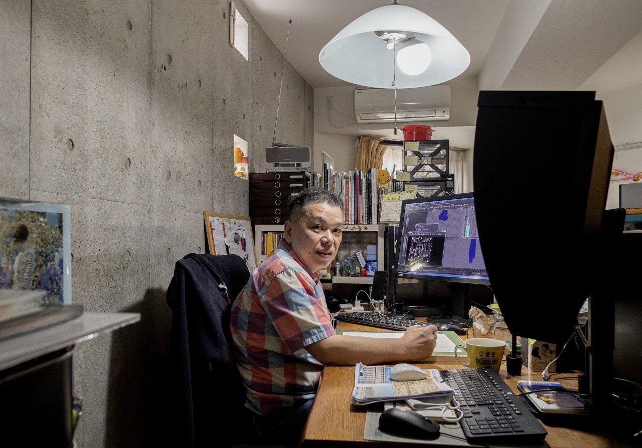 Shuichi Kusamori in his studio